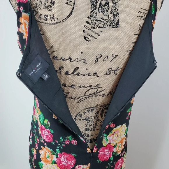 ROMEO And JULIET COUTURE Women's Floral Jumpsuit Lightweight Size Small - Picture 11 of 16
